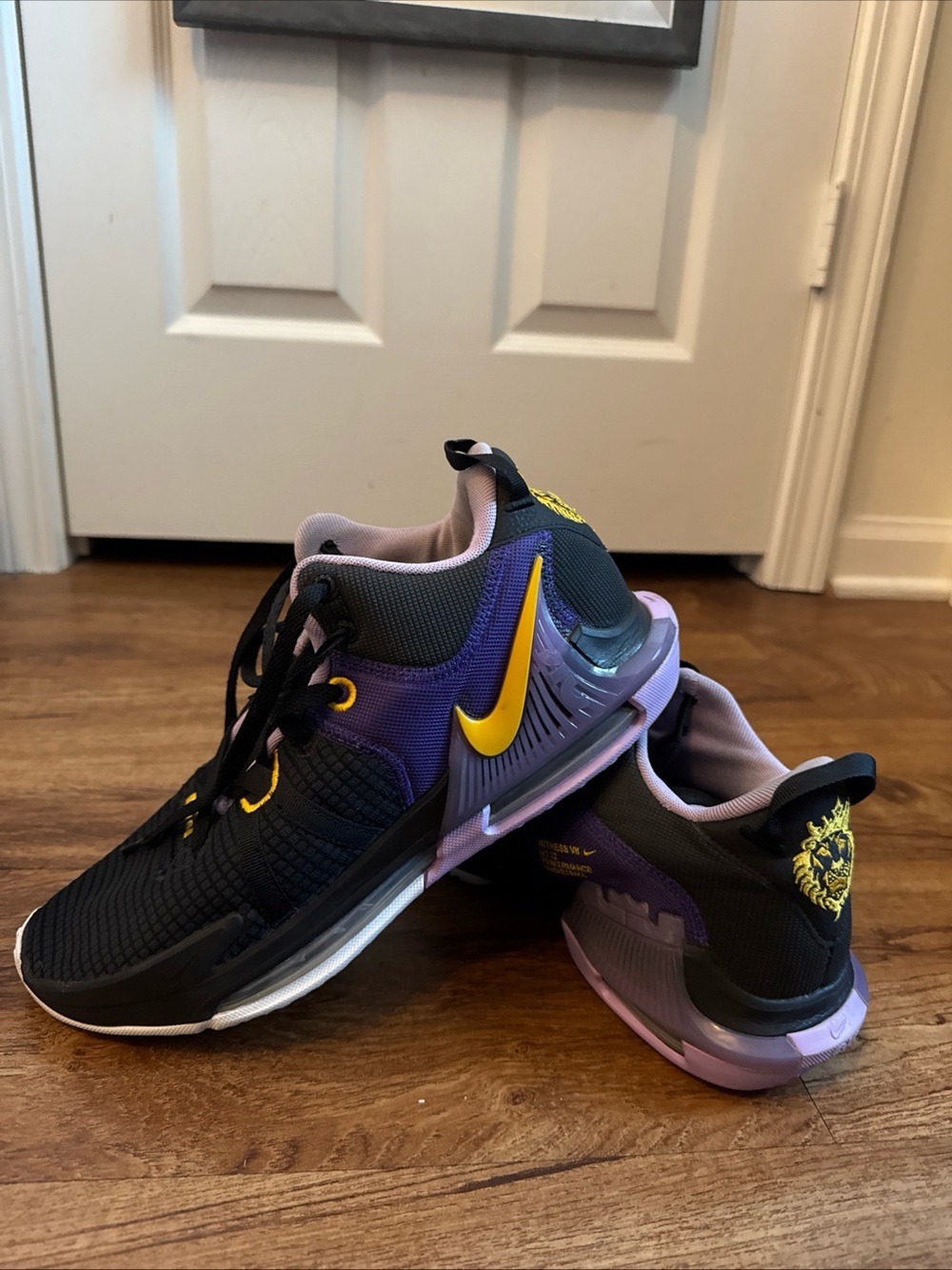 Nike LeBron Witness 7 Lakers Basketball Shoes Men’s 11 Black Purple Gold
